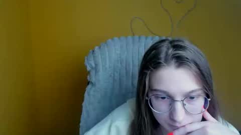 Snapshot of queen_amelie chatting on February 23, 12:35 pm Amelie online show from February 23, 12:35 pm