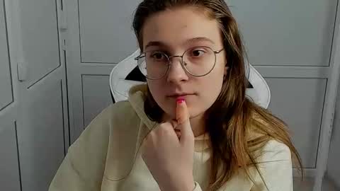 Amelie online show from April 15, 7:15 am