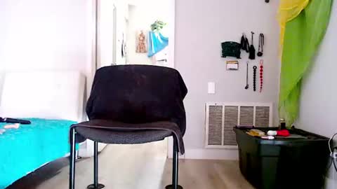 Snapshot of queen_anita chatting on June 28, 4:57 pm QnAnitaDix online show from June 28, 4:57 pm