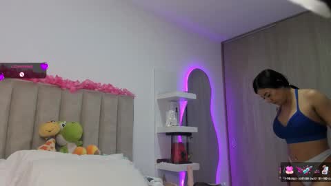 Snapshot of queen_antonella_oficial chatting on March 4, 11:51 am QUEEN ANTONELLA online show from March 4, 11:51 am