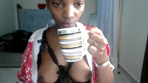 Snapshot of queen_asha chatting on April 6, 3:26 am queen_asha online show from April 6, 3:26 am