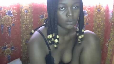 Snapshot of queen_banice chatting on October 18, 12:39 pm queen_banice online show from October 18, 12:39 pm