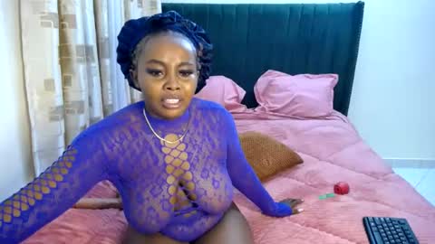 Snapshot of queen_doly chatting on June 26, 1:21 am QUEEN DOLY online show from June 26, 1:21 am