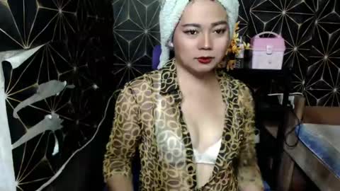 Snapshot of queen_ennah chatting on January 9, 6:06 am queen_ennah online show from January 9, 6:06 am