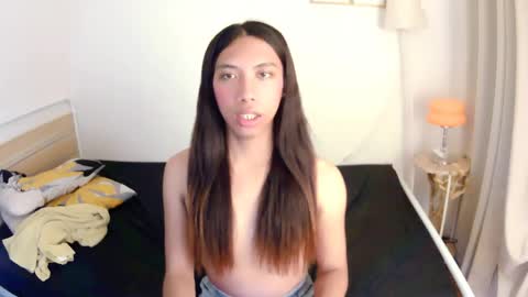 queen_gia online show from April 23, 12:40 pm