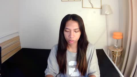 queen_gia online show from May 2, 5:01 am