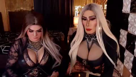 Snapshot of queen_horsecock chatting on June 11, 2:53 am queen_horsecock online show from June 11, 2:53 am