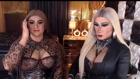 Snapshot of queen_horsecock chatting on June 20, 7:27 pm queen_horsecock online show from June 20, 7:27 pm
