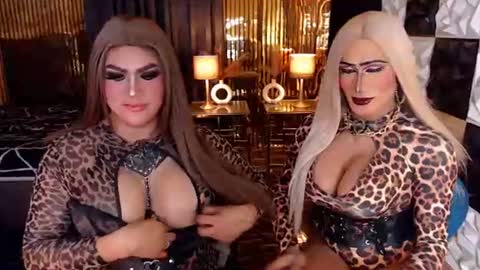 Snapshot of queen_horsecock chatting on June 30, 9:38 pm queen_horsecock online show from June 30, 9:38 pm