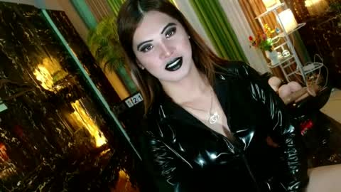 Snapshot of queen_kendalx19 chatting on June 21, 12:13 am Kendal online here from 6am-3pm philippine time online show from June 21, 12:13 am