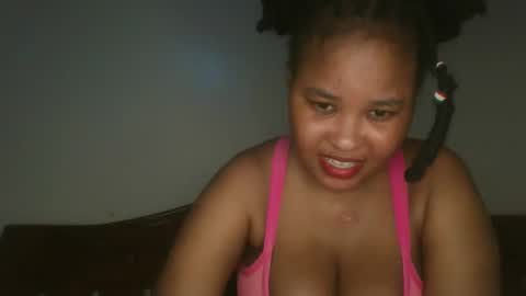 Snapshot of queen_kikih chatting on April 25, 12:24 am Queen kikih online show from April 25, 12:24 am