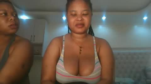 Snapshot of queen_kikih chatting on May 19, 6:09 am Queen kikih online show from May 19, 6:09 am