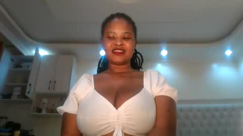 Snapshot of queen_kikih chatting on June 7, 12:26 am Queen kikih online show from June 7, 12:26 am