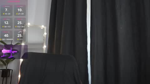 Snapshot of queen_leylla chatting on April 28, 5:23 am queen_leylla online show from April 28, 5:23 am