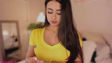 Snapshot of queen_liana chatting on July 4, 5:24 am Liana online show from July 4, 5:24 am