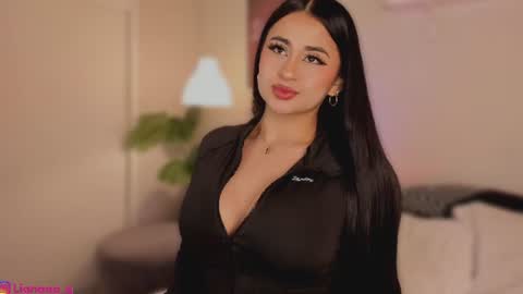 Snapshot of queen_liana chatting on July 8, 7:02 am Liana online show from July 8, 7:02 am