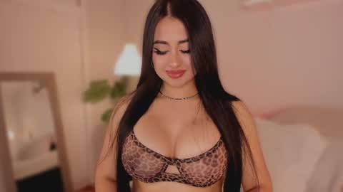 Snapshot of queen_liana chatting on July 11, 6:27 am Liana online show from July 11, 6:27 am