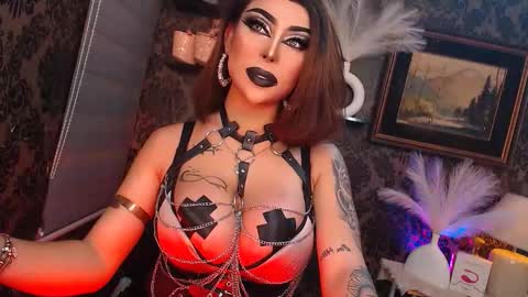 Snapshot of queen_mirahh chatting on September 24, 10:24 pm queen mira maria shantal online show from September 24, 10:24 pm