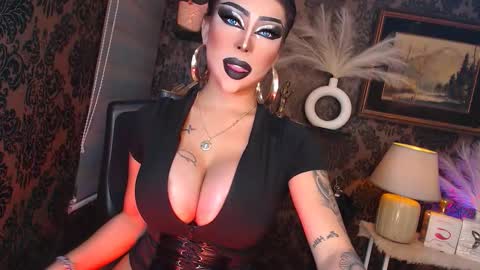 Snapshot of queen_mirahh chatting on October 9, 5:27 am queen mira maria shantal online show from October 9, 5:27 am