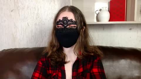 Snapshot of queen_nora chatting on April 28, 11:32 pm Nora online show from April 28, 11:32 pm