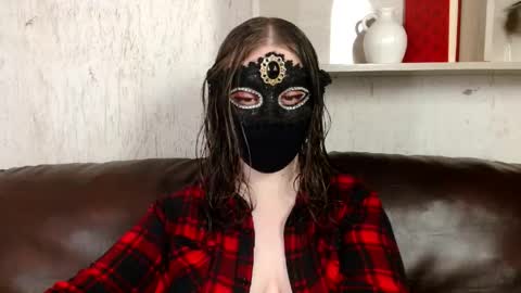Snapshot of queen_nora chatting on May 4, 10:17 pm Nora online show from May 4, 10:17 pm