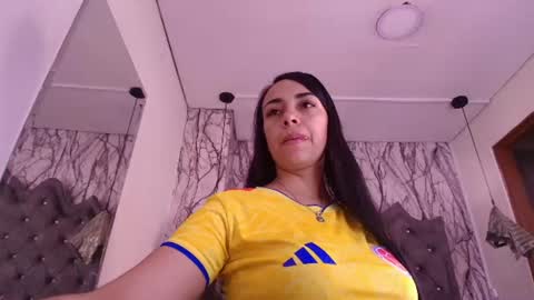 Snapshot of queen_nyxx chatting on June 18, 2:01 am QueenNyx online show from June 18, 2:01 am