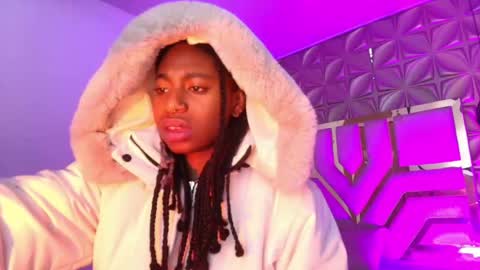 Snapshot of queen_perla_ chatting on April 18, 11:58 am online show from April 18, 11:58 am