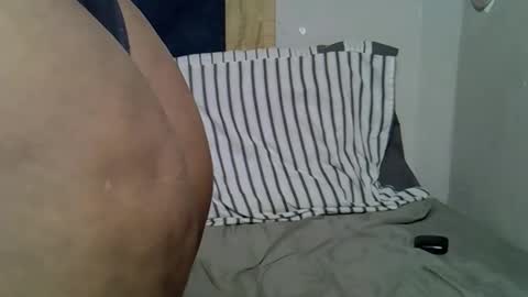 Snapshot of queen_polite1 chatting on April 19, 7:27 pm queen_polite1 online show from April 19, 7:27 pm