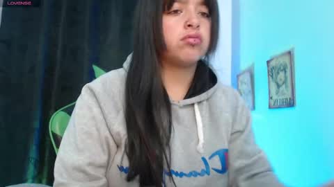 Snapshot of queen_salomme chatting on October 13, 11:43 am queen_salomme online show from October 13, 11:43 am