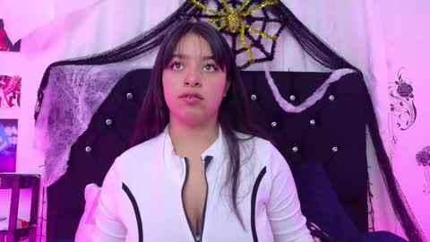 Snapshot of queen_salomme chatting on October 22, 11:43 am queen_salomme online show from October 22, 11:43 am