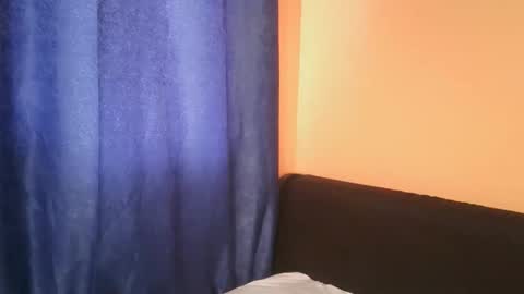 Snapshot of queen_sashavixen chatting on November 17, 6:52 am queen_sashavixen online show from November 17, 6:52 am