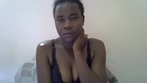 Snapshot of queen_sly chatting on October 12, 7:18 am queen_sly online show from October 12, 7:18 am