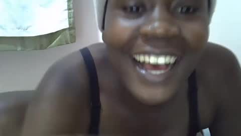 Snapshot of queen_sly chatting on October 17, 9:28 pm queen_sly online show from October 17, 9:28 pm