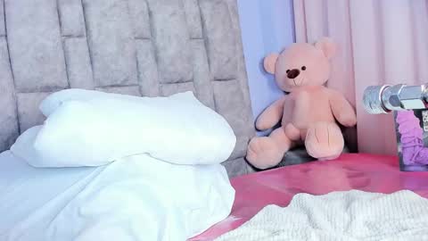 queen_yully online show from February 27, 7:25 pm