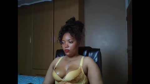 Snapshot of queenbebony2 chatting on May 6, 3:50 pm Queenbebony2 online show from May 6, 3:50 pm