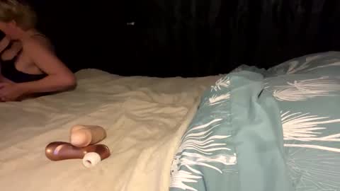 Snapshot of queenbeeangel chatting on January 31, 7:56 pm Angel online show from January 31, 7:56 pm