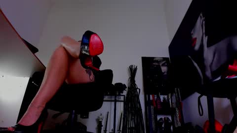 Misscatsnow online show from February 25, 8:02 am