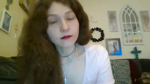 Snapshot of queencrimsonlvx chatting on April 18, 12:58 am queencrimsonlvx online show from April 18, 12:58 am