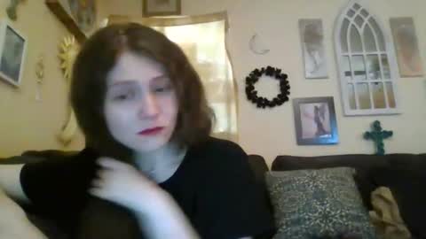 Snapshot of queencrimsonlvx chatting on April 25, 10:07 am queencrimsonlvx online show from April 25, 10:07 am