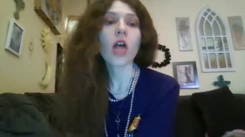 Snapshot of queencrimsonlvx chatting on May 8, 11:15 am queencrimsonlvx online show from May 8, 11:15 am