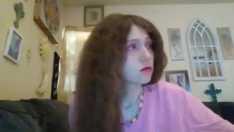 Snapshot of queencrimsonlvx chatting on May 15, 3:02 am queencrimsonlvx online show from May 15, 3:02 am