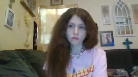 Snapshot of queencrimsonlvx chatting on May 18, 1:17 pm queencrimsonlvx online show from May 18, 1:17 pm