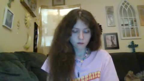 Snapshot of queencrimsonlvx chatting on May 19, 3:57 am queencrimsonlvx online show from May 19, 3:57 am
