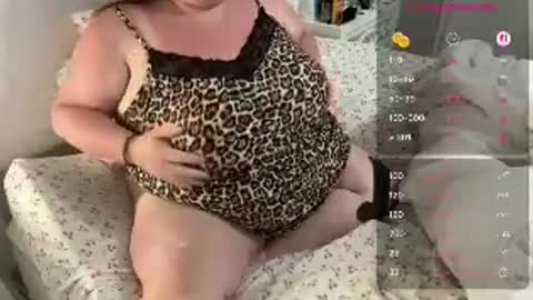 Snapshot of queencurvesph chatting on July 20, 12:36 am Queen curves online show from July 20, 12:36 am