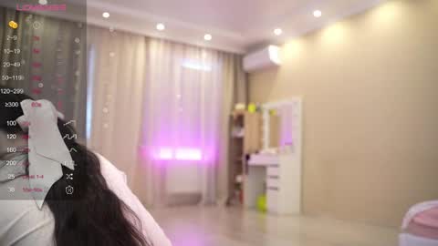 Nelly  INSTA  queenelia  online show from April 11, 10:52 am