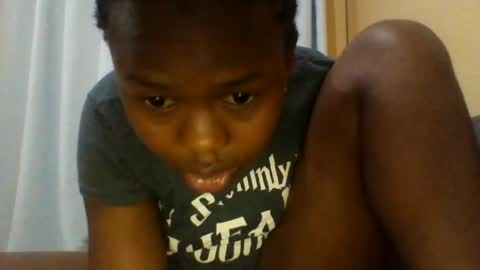 Snapshot of queenleona61 chatting on June 13, 7:39 am queenleona61 online show from June 13, 7:39 am
