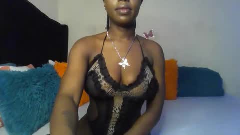 queenmavela_ online show from February 16, 7:37 am