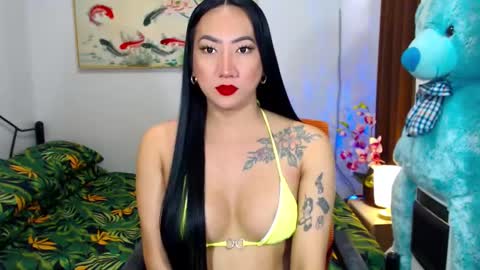 Snapshot of queenmistressts chatting on January 27, 12:43 am QUEEN online show from January 27, 12:43 am