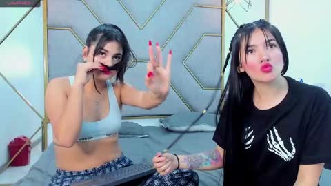Snapshot of queenn24 chatting on December 20, 1:33 pm EMILY online show from December 20, 1:33 pm