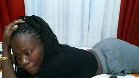 queenninaa online show from January 18, 8:18 am